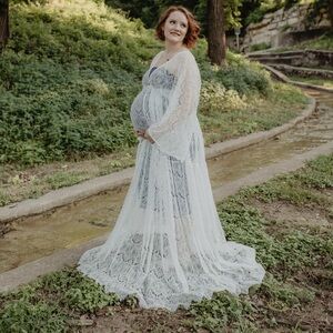 White lace maternity gown
